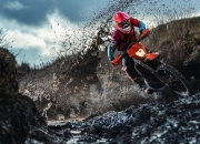 九游APP-南美雄鹰对决非洲法老，阿劳霍关键回合不手软，秘鲁力克埃及书写经典