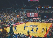 九游娱乐网站-德罗赞爆发的夜晚，勇士压哨一击定乾坤