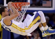 九游体育平台-法比尼奥扛起全队，墨西哥横扫中国背后的战术革命与领袖崛起