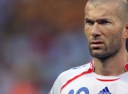 九游娱乐官方网站-赛道上的心跳时刻，雷诺险胜哈斯，塞恩斯刷新历史纪录