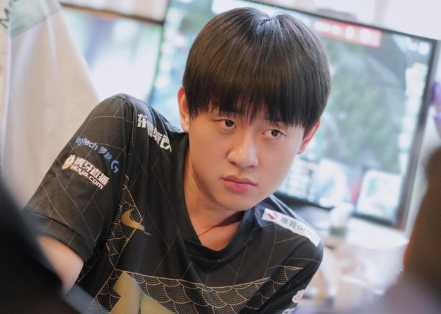 V5轻取HLE,Tarzan操刀奇招英雄翻盘宿命之战全球总决赛,强势挺进下一轮的简单介绍 V5轻取HLE,Tarzan操刀奇招英雄翻盘宿命之战全球总决赛,强势挺进下一轮的简单介绍