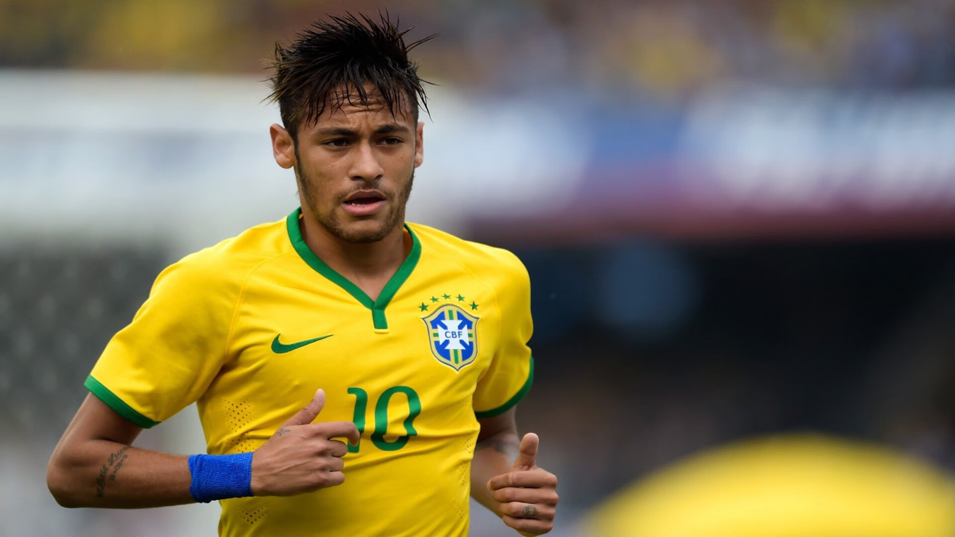 F1新赛季揭幕战之夜,德罗赞关键时刻站出来,两个赛场的英雄交响曲