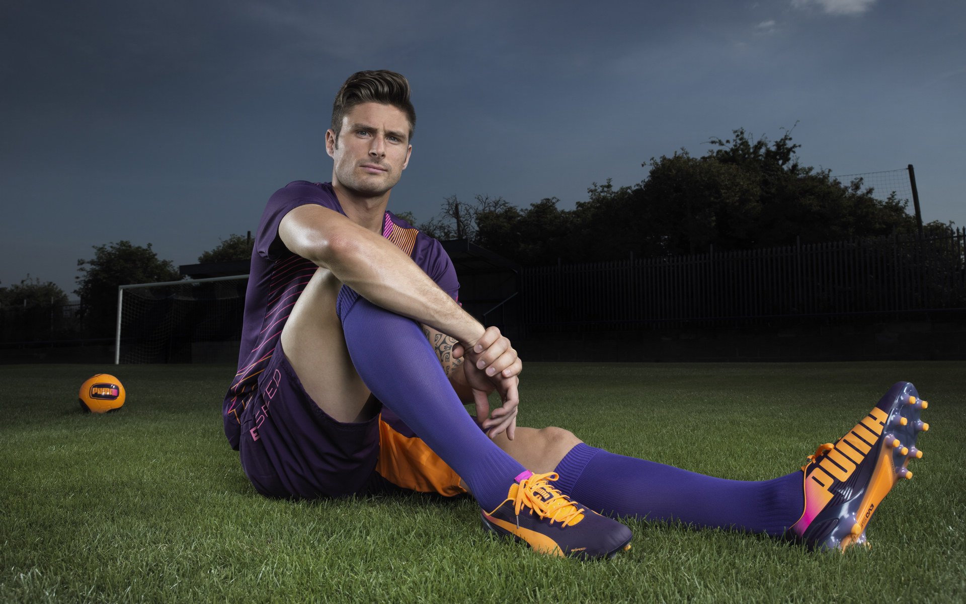 世界杯之夜，凯恩连续得分拉开差距，英格兰锁定胜局