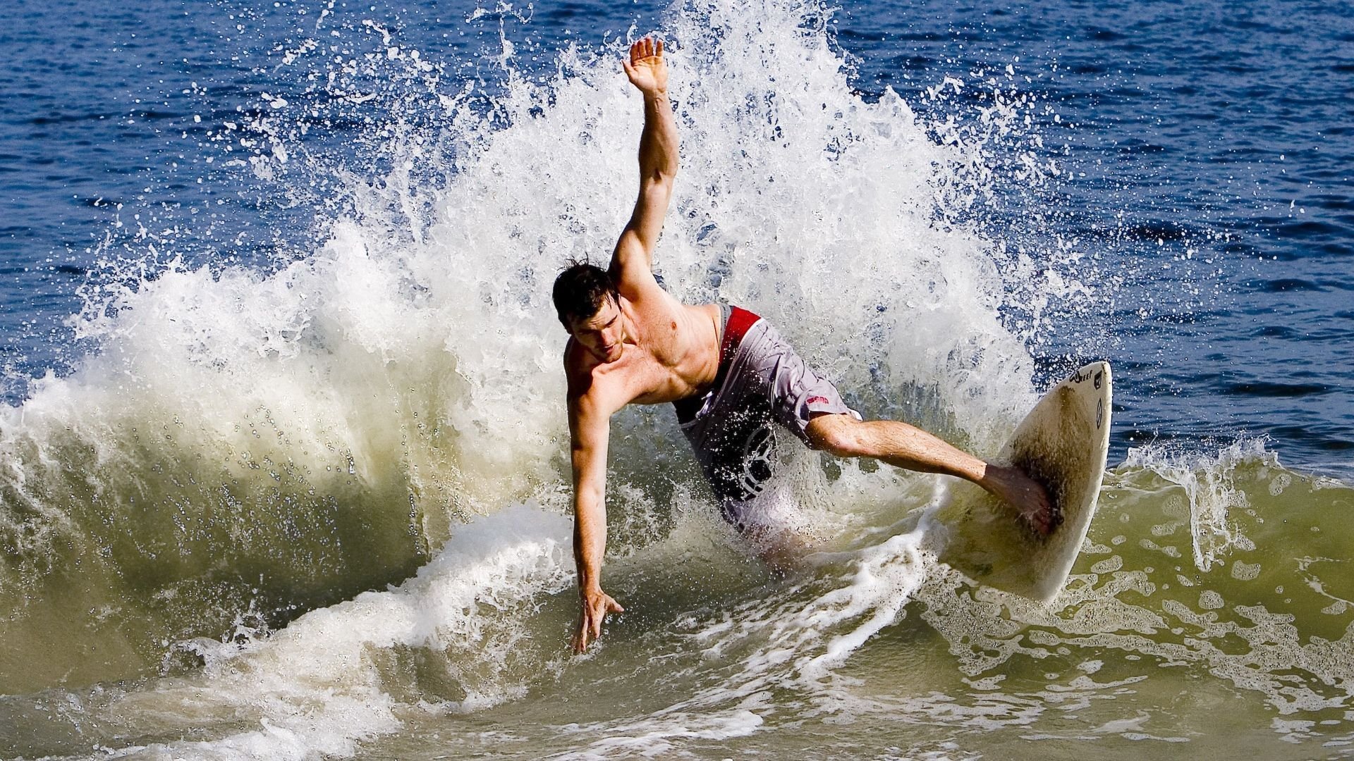 速度与荣耀，F1揭幕战极速狂飙，骑士绝境逆袭雷霆